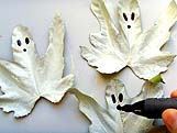 Fantômes en feuilles d'arbre