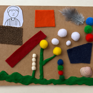 Tableau sensoriel et tactile fait maison nommé "Le Jardin des Émotions Texturées" sur support en carton, composé de feutrine, de pompons colorés, de perles en bois, d'une plume grise et d'un coquillage.